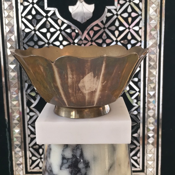 Vintage Brass Scalloped edge bowl - Picture 3 of 9